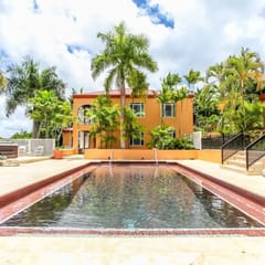 Ginger Fancy - 5BR on a Golf Course with a Pool!